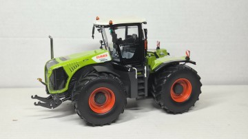 Claas Xerion 5000 Wiking Dealer Box
