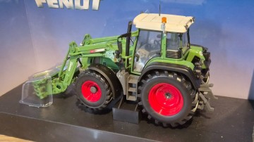 Fendt Vario 415 +Fendt Cargo Universal Hobbies