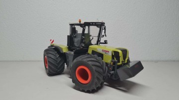Claas Xerion 3300 UH