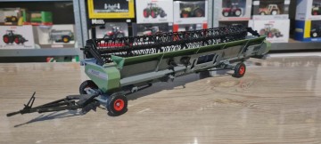 Fendt 9460R maaidorser met maaibord en transportwagen