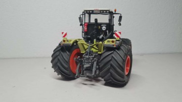Claas Xerion 3300 UH