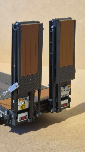 Nooteboom semi lowloader met houten vloerdelen anthracite
