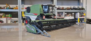 Fendt 9460R maaidorser met maaibord en transportwagen