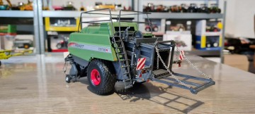 Fendt 12130N Universal Hobbies.