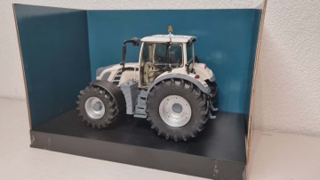 Fendt Vario 724 White edition Universal Hobbies