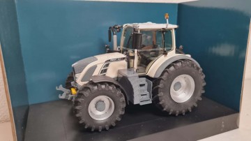 Fendt Vario 724 White edition Universal Hobbies