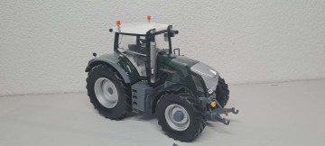 Fendt 828 Tannengrün Wiking