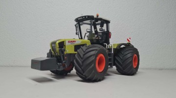 Claas Xerion 3300 UH