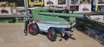 Fendt 9460R maaidorser met maaibord en transportwagen