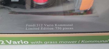 Fendt 312 Vario with grass mower (kommunal)