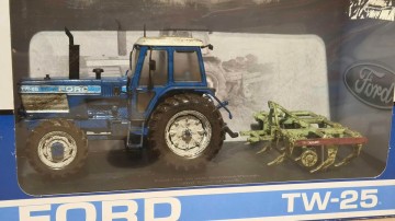 Ford TW-25 met Bomford Ploeg Limited Edition