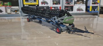 Fendt 9460R maaidorser met maaibord en transportwagen