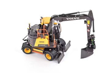 Volvo EWR130E met Steelwirst S18 draaikantelstuk