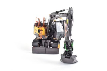 Volvo EWR130E met Steelwirst S18 draaikantelstuk