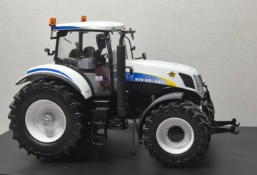 New Holland t7050 Vatican limited 750 stuks  Zonder doos en kartonnen achterkant.